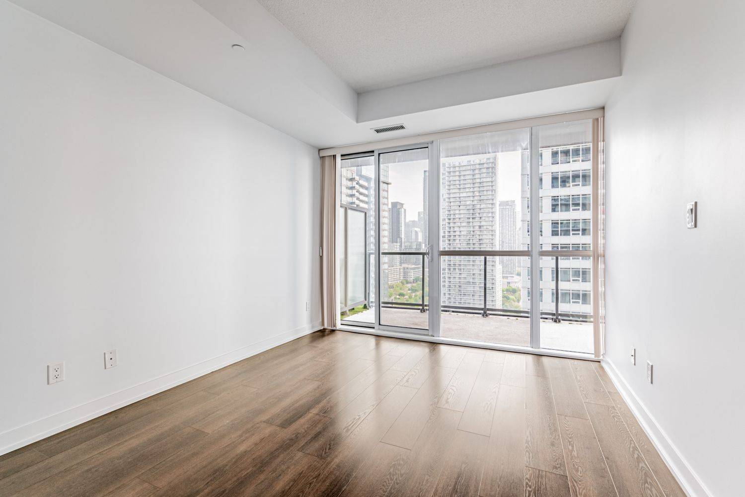 Toronto C01, ON M5V 0G8,20 Bruyeres Mews #2308