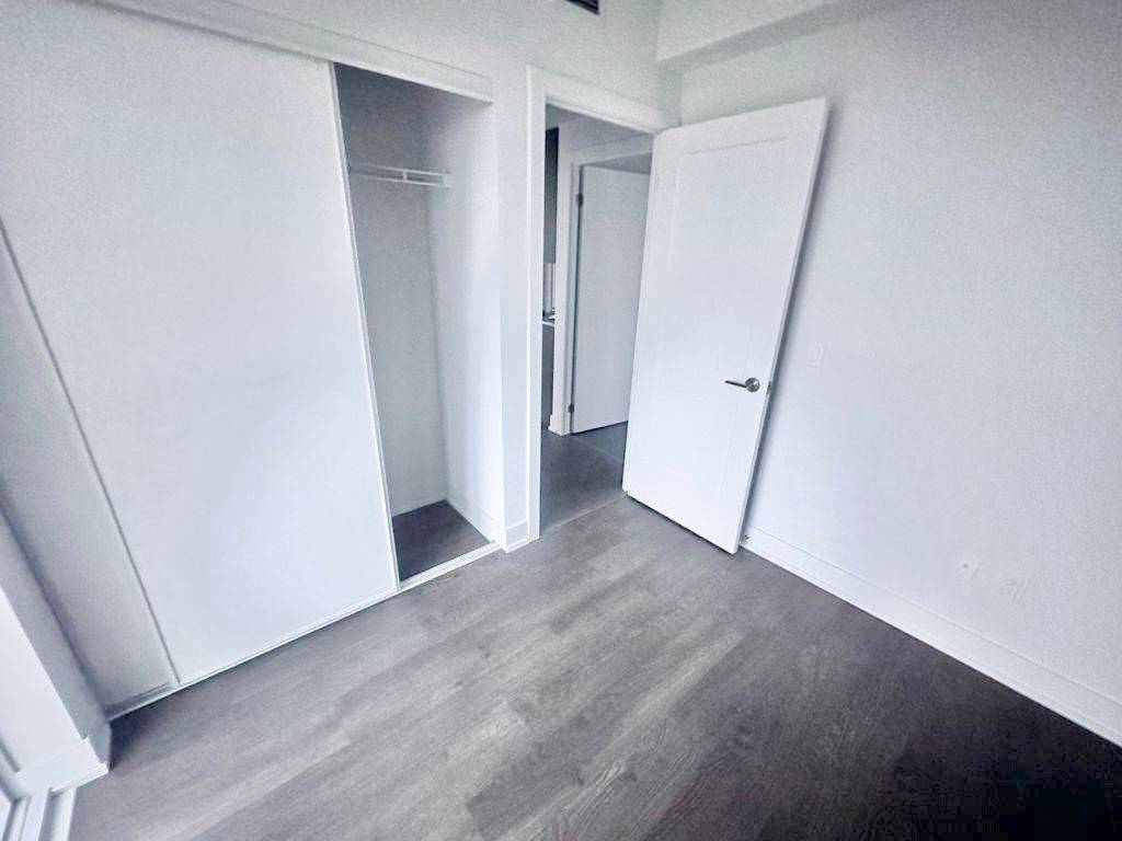 Oshawa, ON L1L 0R5,2550 Simcoe ST N #1516