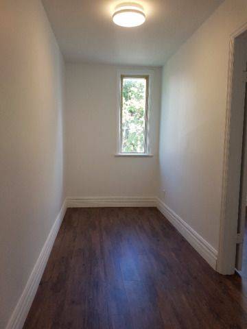 Toronto E01, ON M4J 3L8,6 Boothroyd AVE
