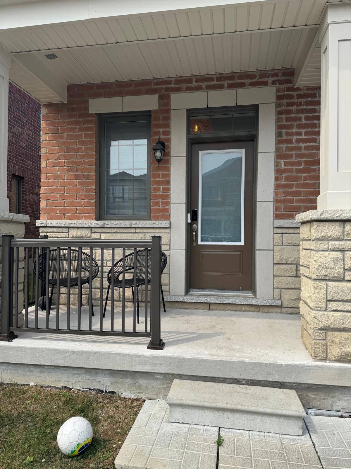 Whitby, ON L1P 0M1,37 Broden CRES