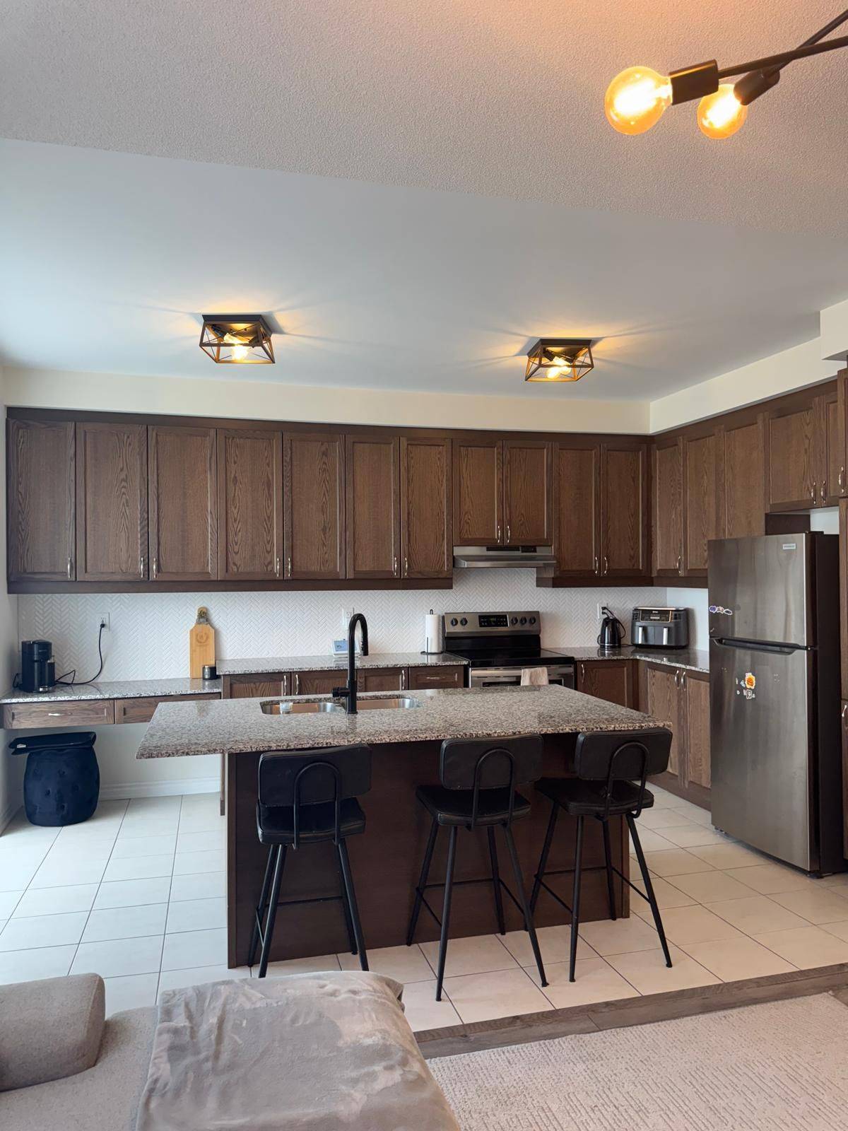 Whitby, ON L1P 0M1,37 Broden CRES