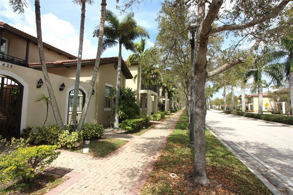 1424 SW 147th Ave #1424, Pembroke Pines, FL 33027