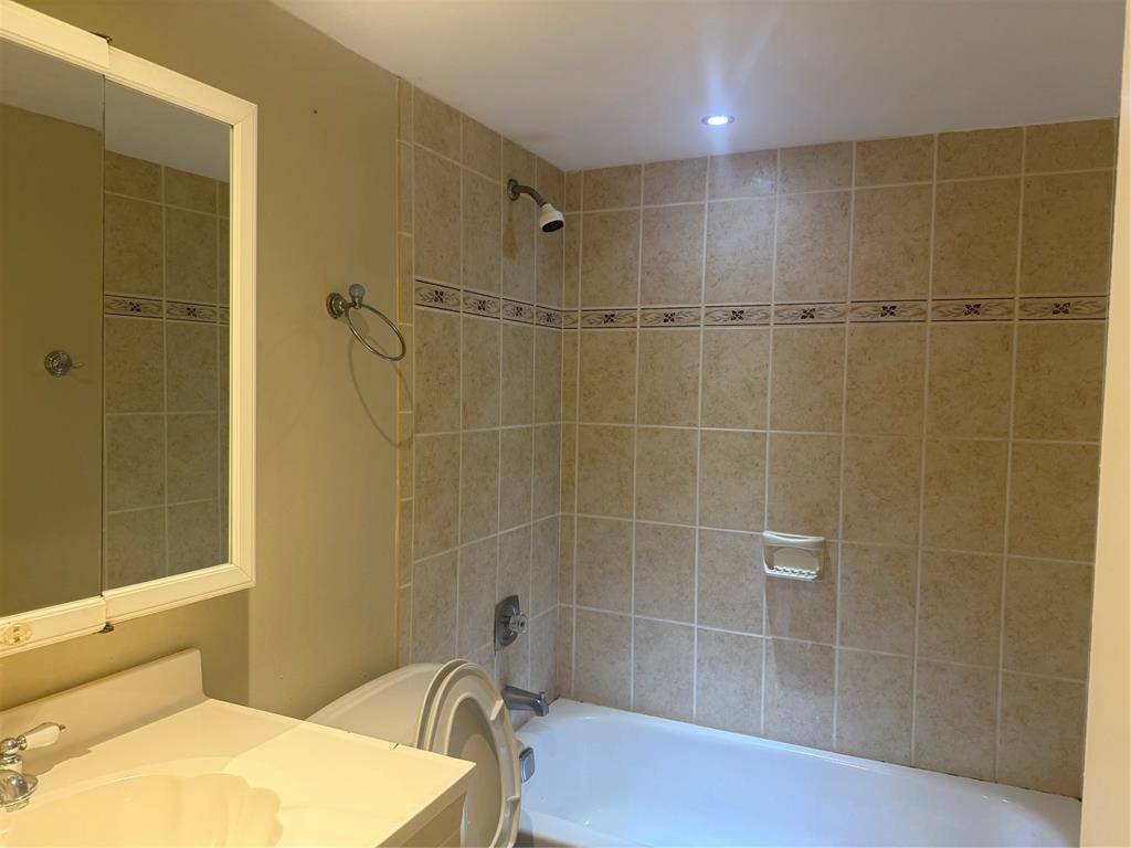 Tamarac, FL 33321,6301 N University Dr #222