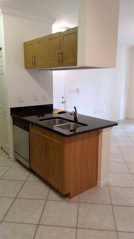 6386 Emerald Dunes Dr #207, West Palm Beach, FL 33411