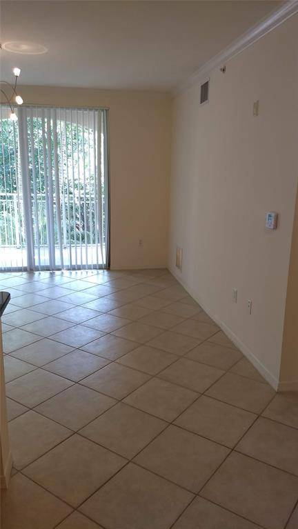 West Palm Beach, FL 33411,6386 Emerald Dunes Dr #207