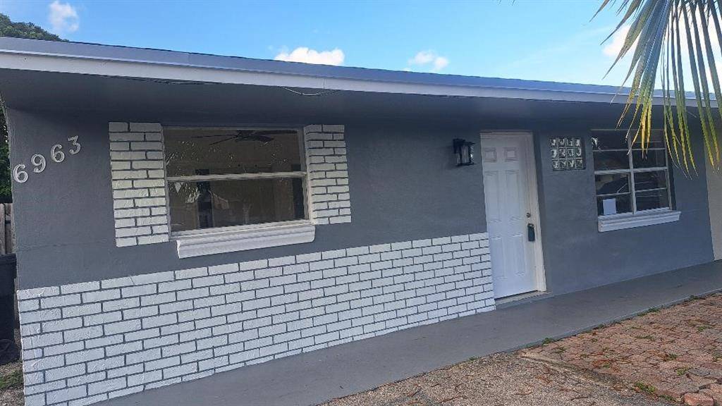 6963 SW 19th St, Pompano Beach, FL 33068