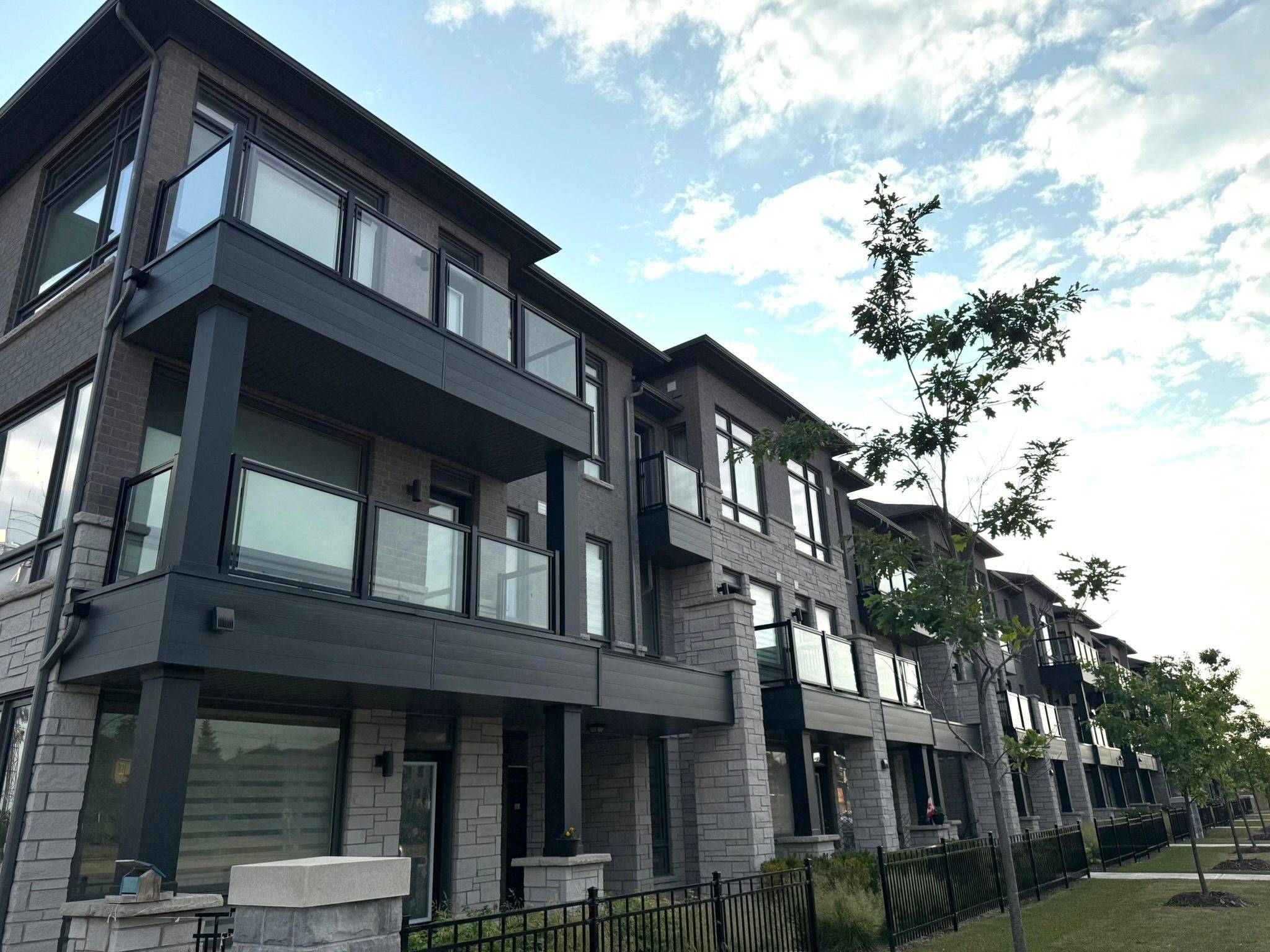 Brampton, ON L6P 4P9,9430 The Gore RD #24