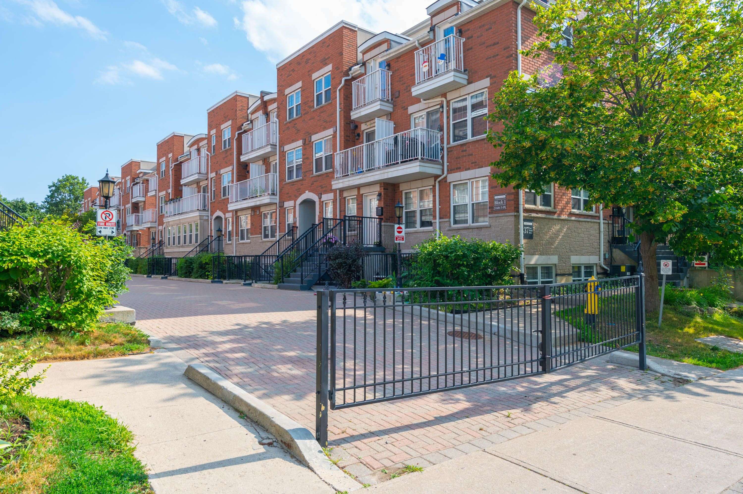 37 Four Winds DR #24, Toronto W05, ON M3J 1K7