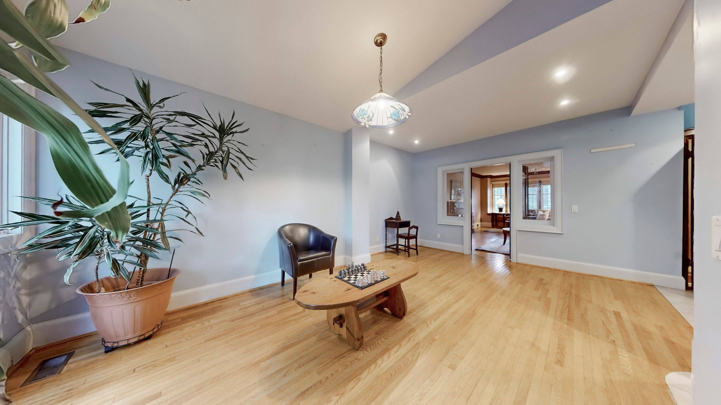 7 Wilgar RD, Toronto W08, ON M8X 1J3