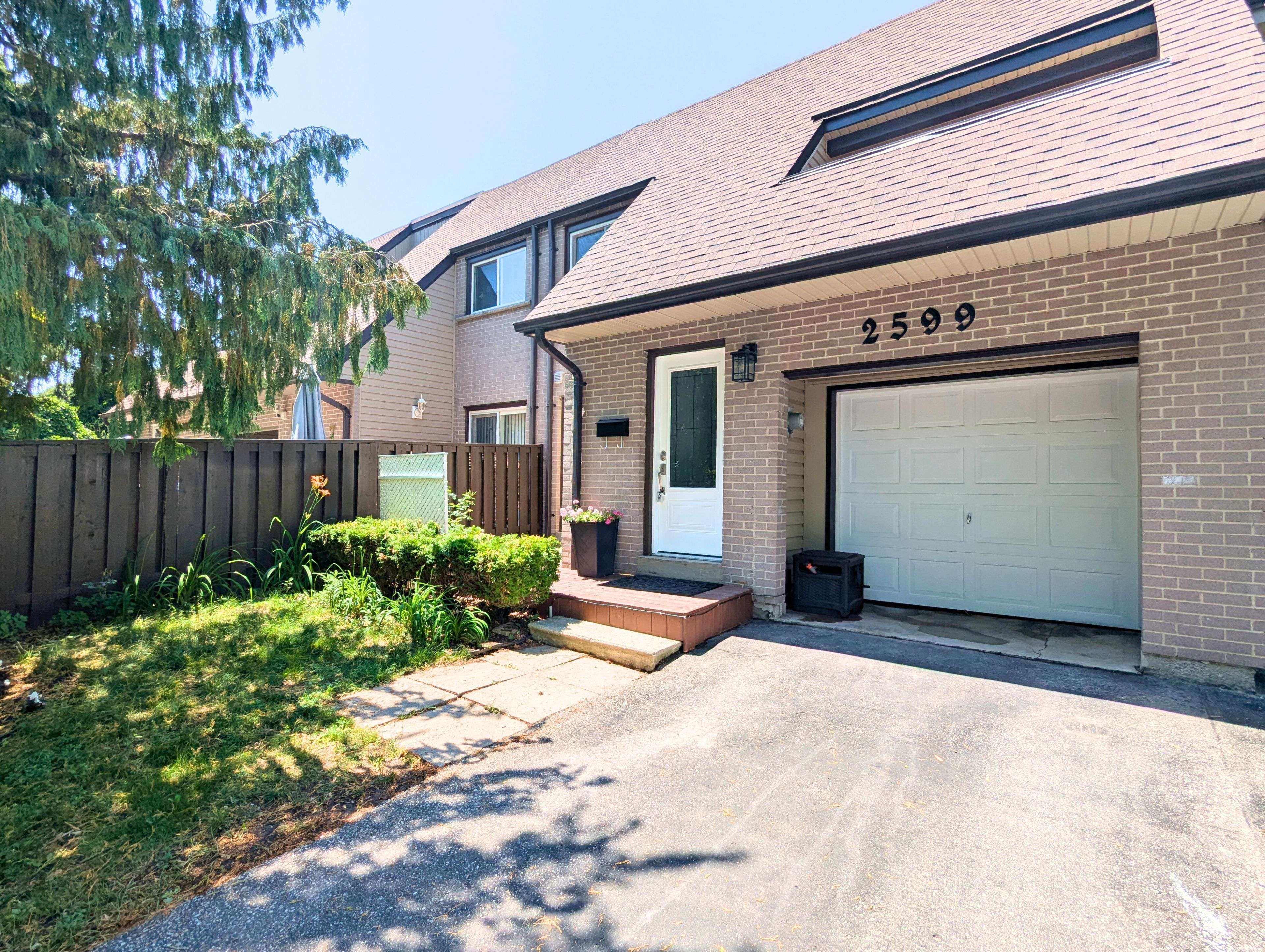 2599 Inlake CT, Mississauga, ON L5N 2M9