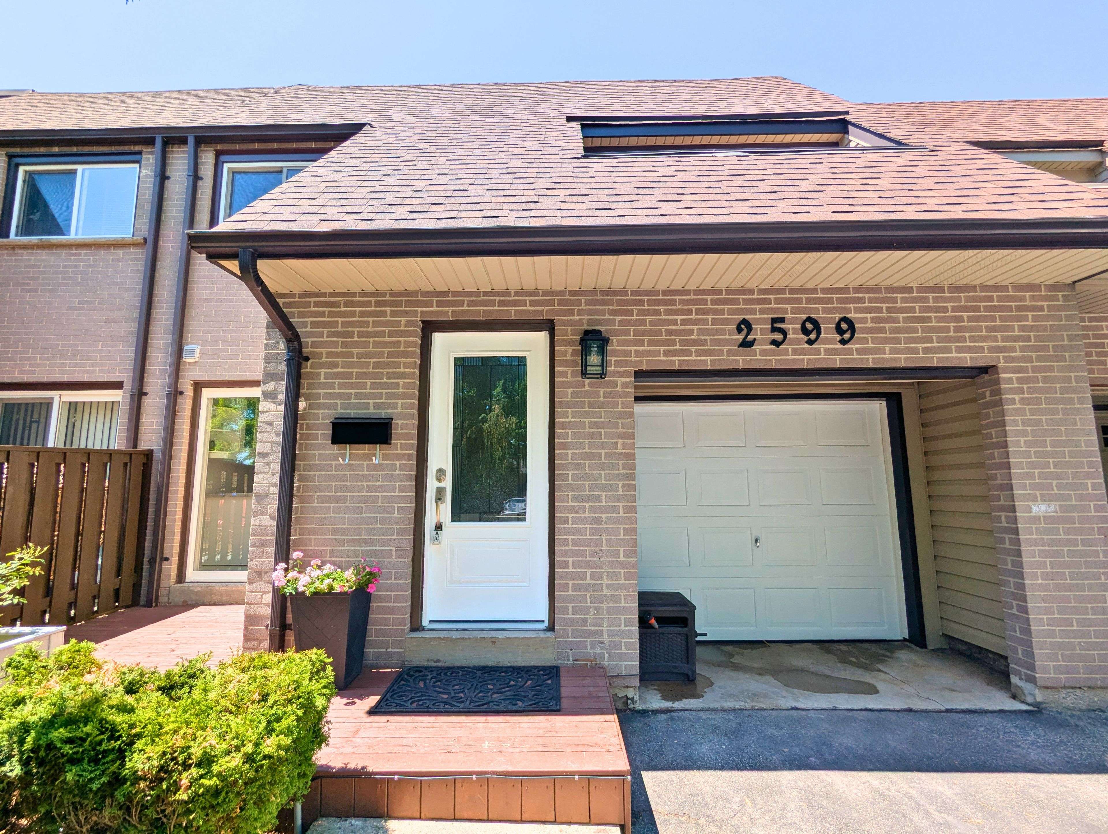 Mississauga, ON L5N 2M9,2599 Inlake CT