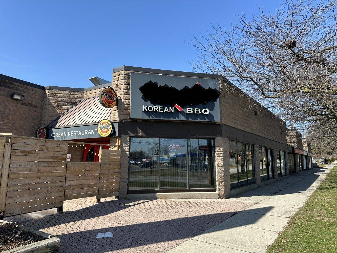 257 Dundas ST E #8&9, Mississauga, ON L5A 1W8