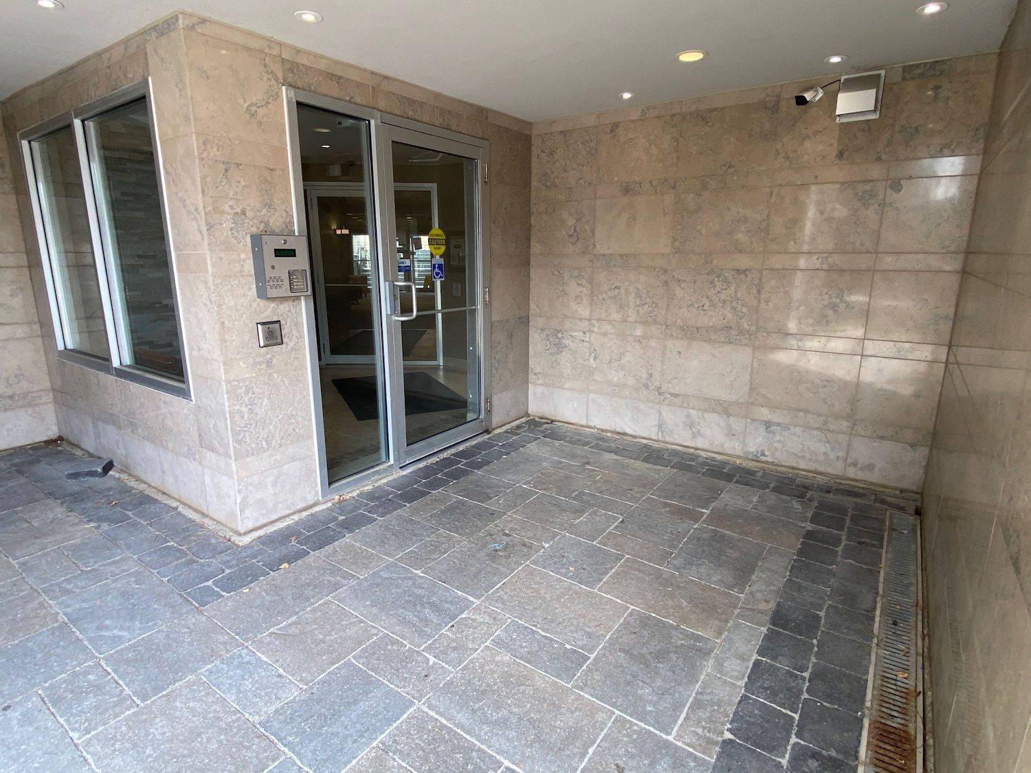 London North, ON N5X 3T8,15 Jacksway CRES #411