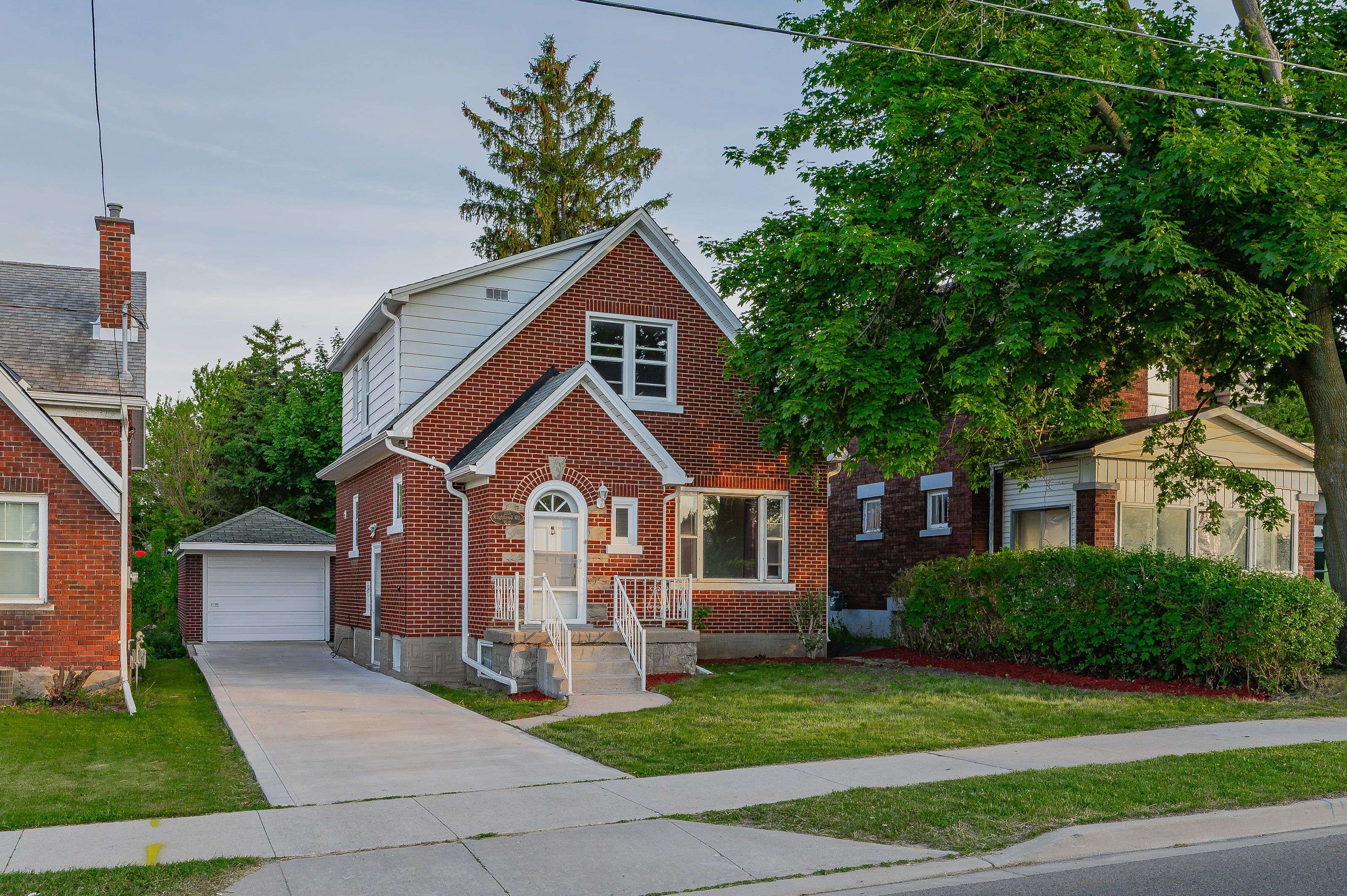 185 Highland RD W, Kitchener, ON N2M 3C1