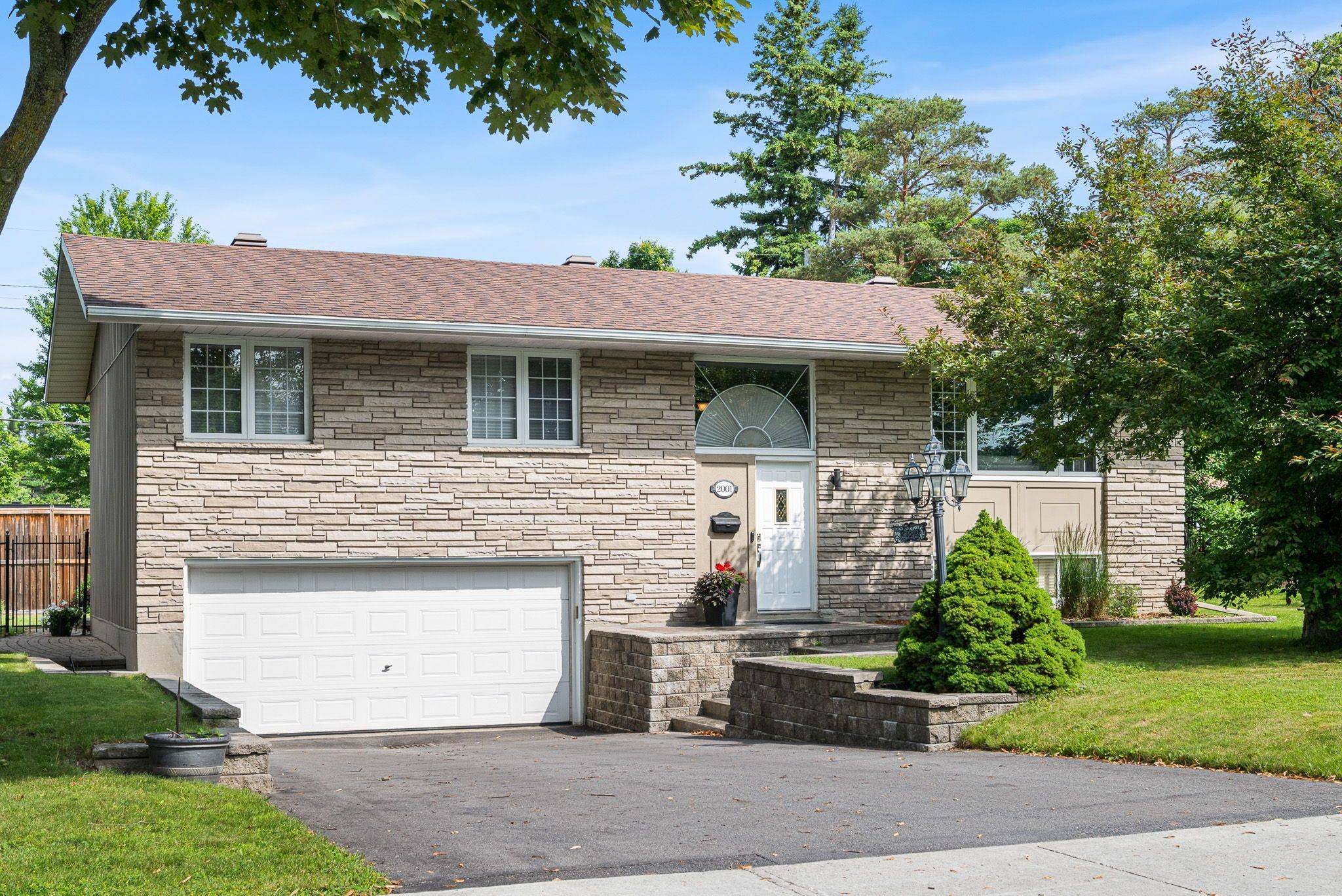 2001 Bel-Air DR, Belair Park - Copeland Park And Area, ON K2C 0X1