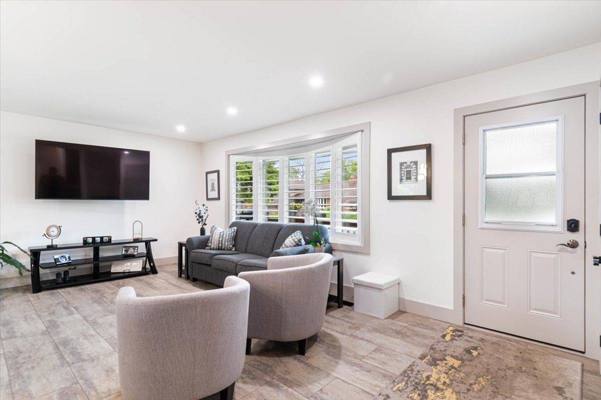 Tillsonburg, ON N4G 4K6,32 Devon CT