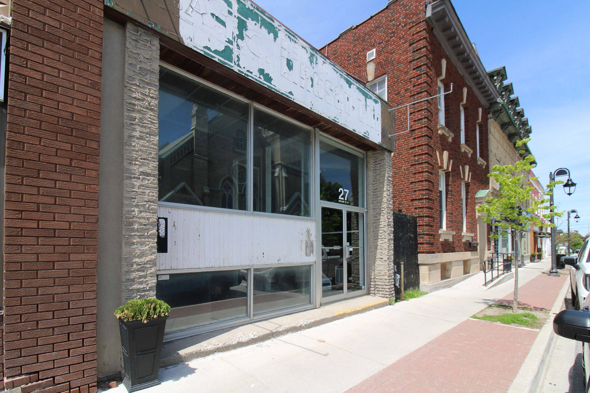 Kawartha Lakes, ON K9V 3Z9,27 William ST N