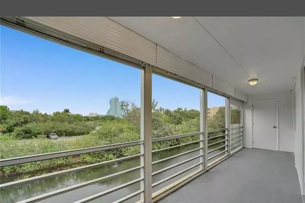 Davie, FL 33314,4131 Unit#302 Stirling Rd