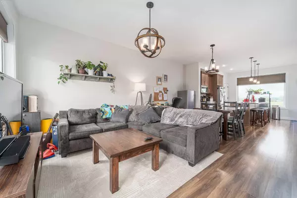 Lethbridge, AB T1J 5M9,836 Coalbrook Close W