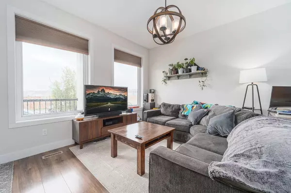 Lethbridge, AB T1J 5M9,836 Coalbrook Close W