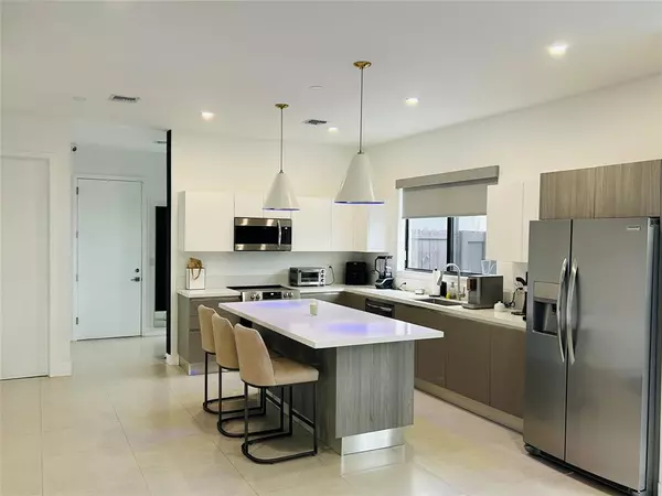Fort Lauderdale, FL 33315,310 SW 9th St #1