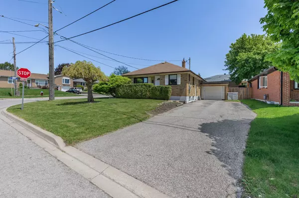 Bradford West Gwillimbury, ON L3Z 1N3,99 Thornton AVE