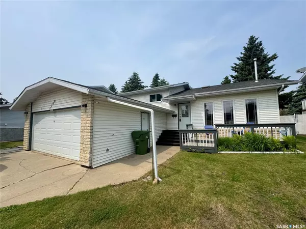 1700 Barton DRIVE, Prince Albert, SK S6V 7W3