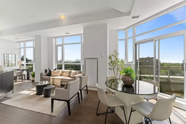 Toronto W01, ON M6R 3B9,437 Roncesvalles AVE #702