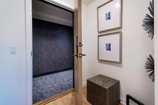 Toronto W02, ON M6N 1K8,2300 St Clair AVE W #327