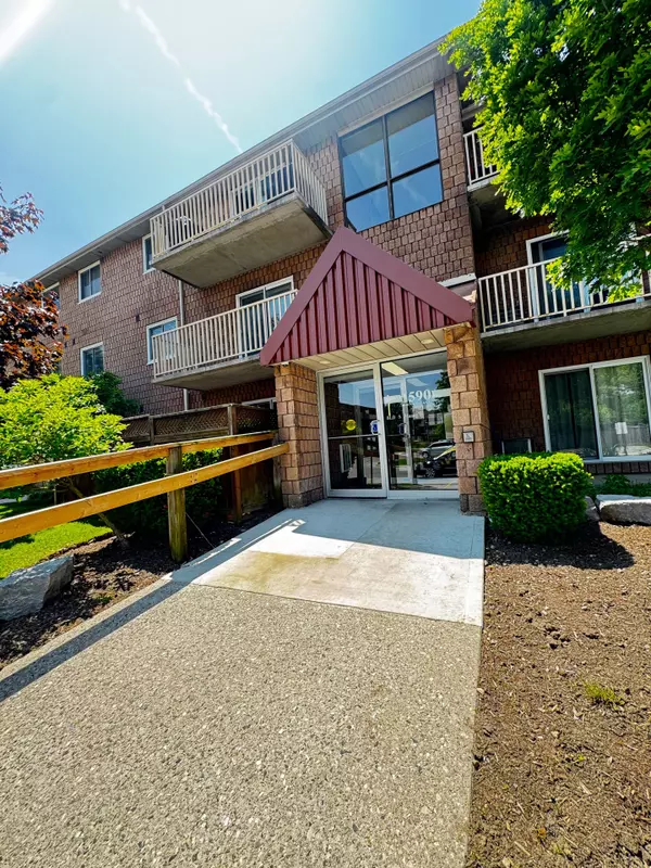 1590 Ernest AVE #302, London South, ON N6E 2V4