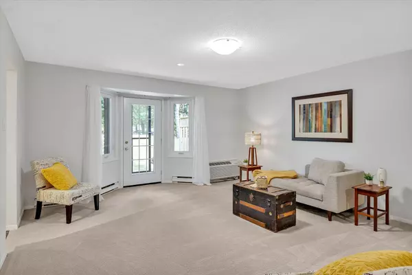 Peterborough East, ON K9H 7L5,645 Whitaker ST #8