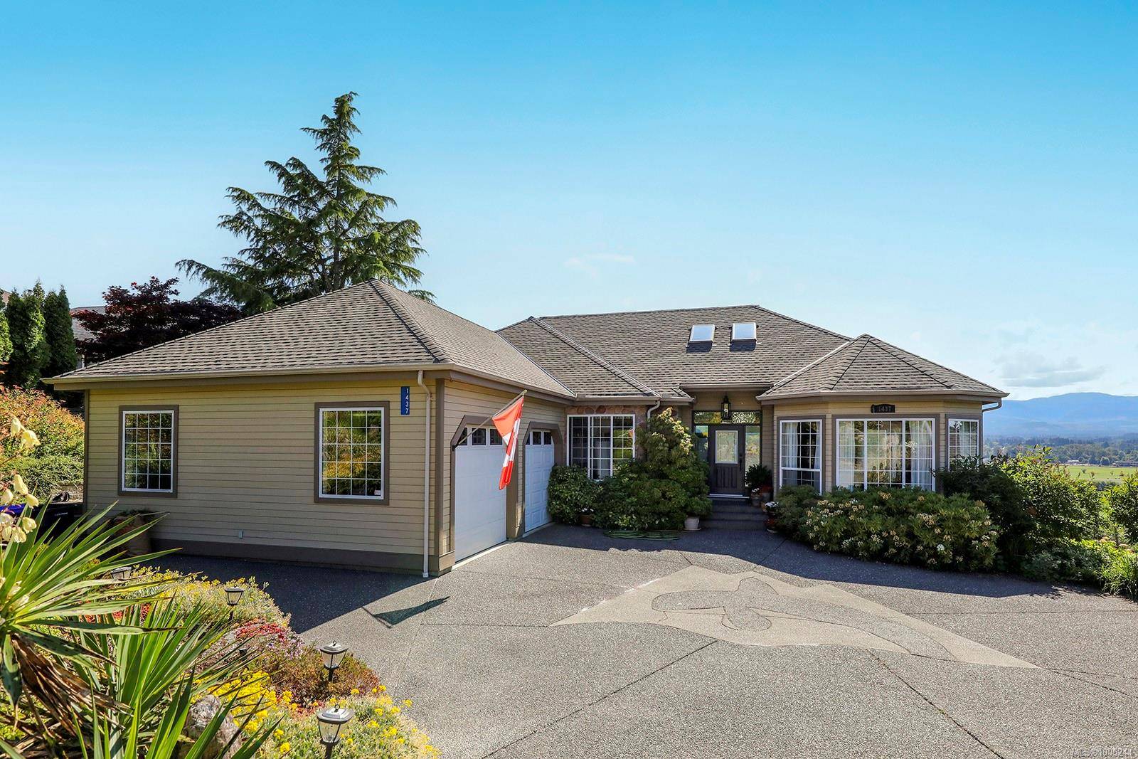 1437 Valley View Dr, Courtenay, BC V9N 8T3