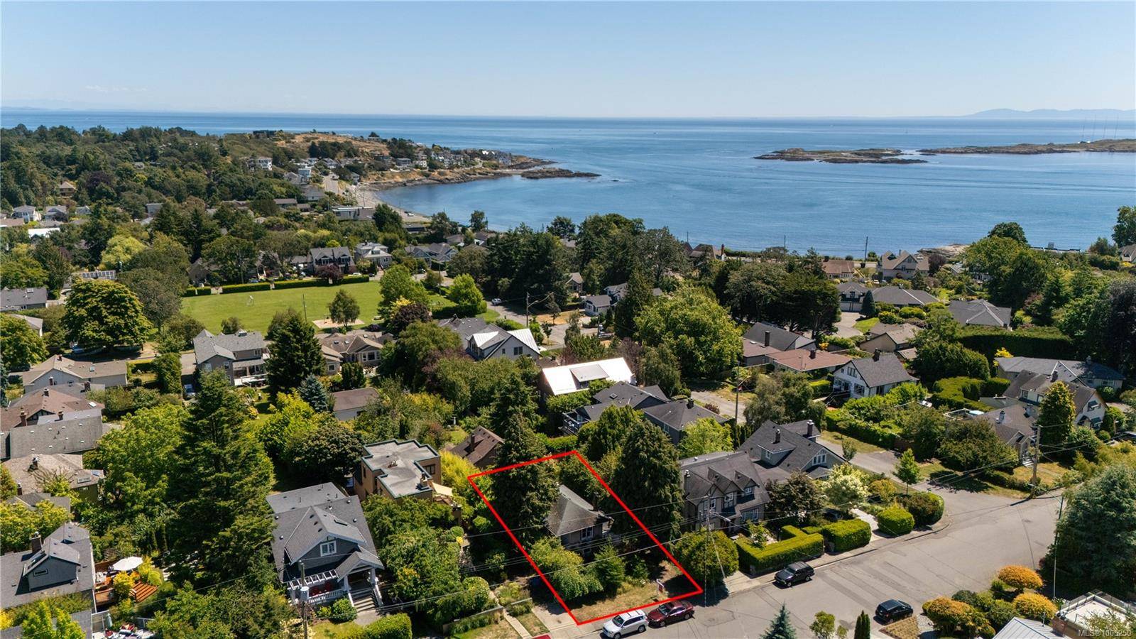 517 Victoria Ave, Oak Bay, BC V8S 4M8