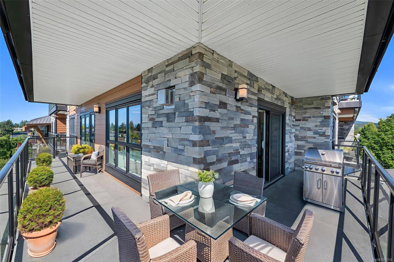 Saanich, BC V8Z 0E4,747 Travino Lane #302