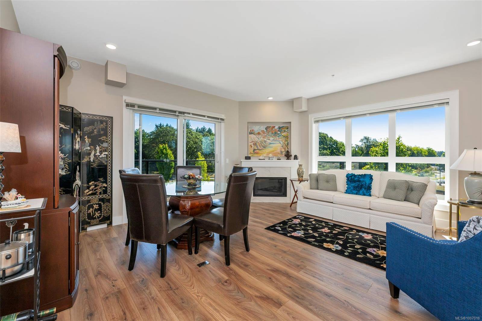 Saanich, BC V8Z 0E4,747 Travino Lane #302
