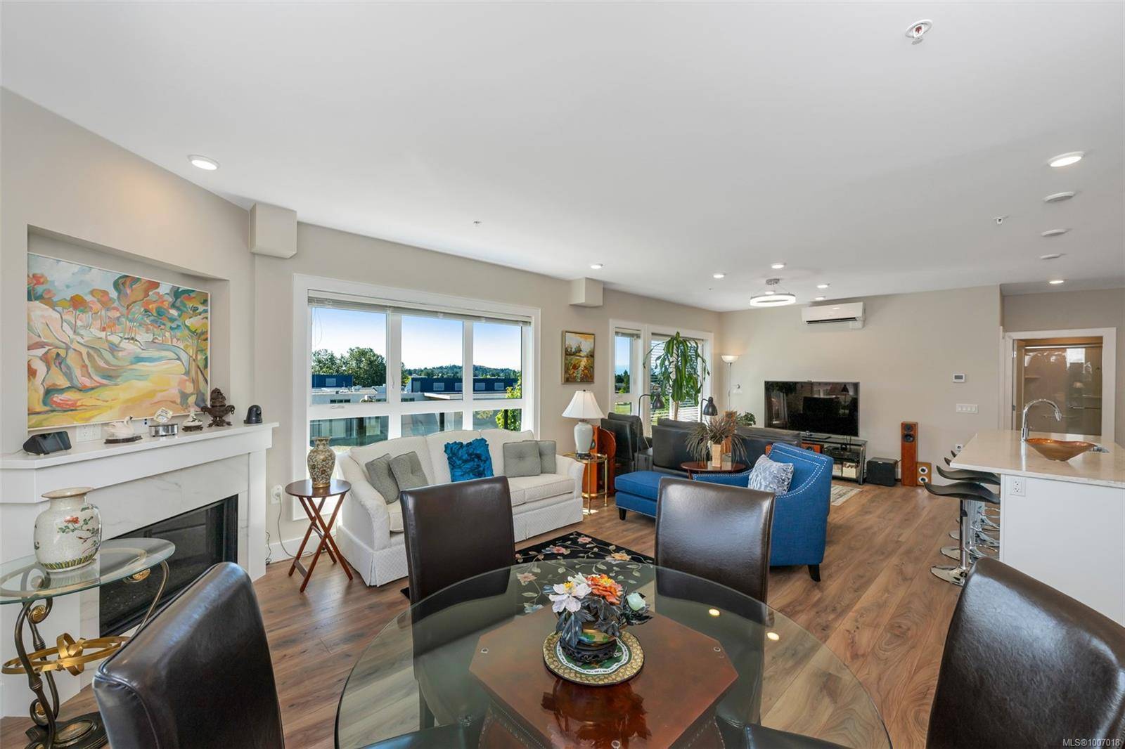 Saanich, BC V8Z 0E4,747 Travino Lane #302