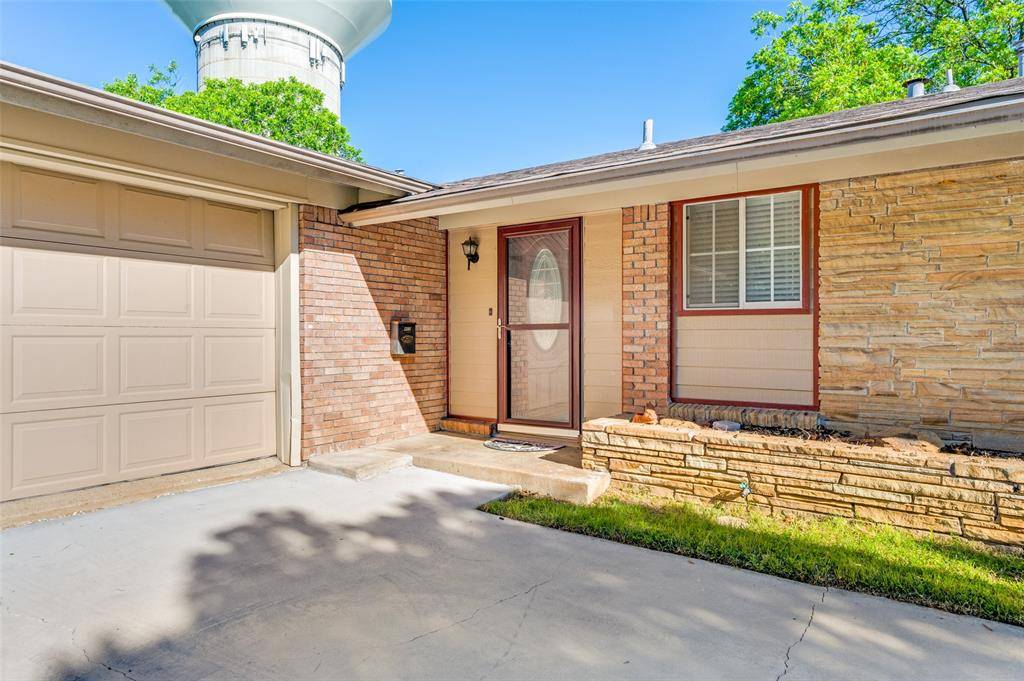 Euless, TX 76040,403 E Alexander Lane