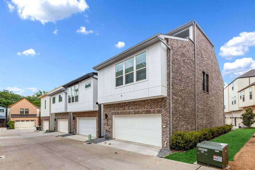 Dallas, TX 75231,8128 Ardmore Court