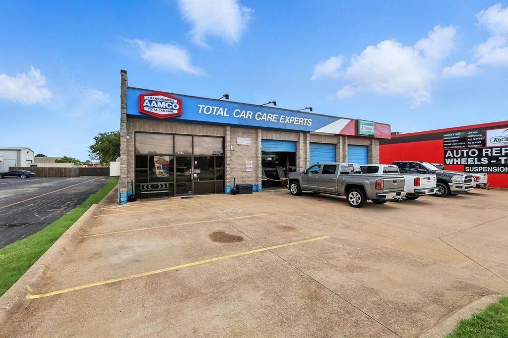 2304 W Pioneer Parkway, Pantego, TX 76013