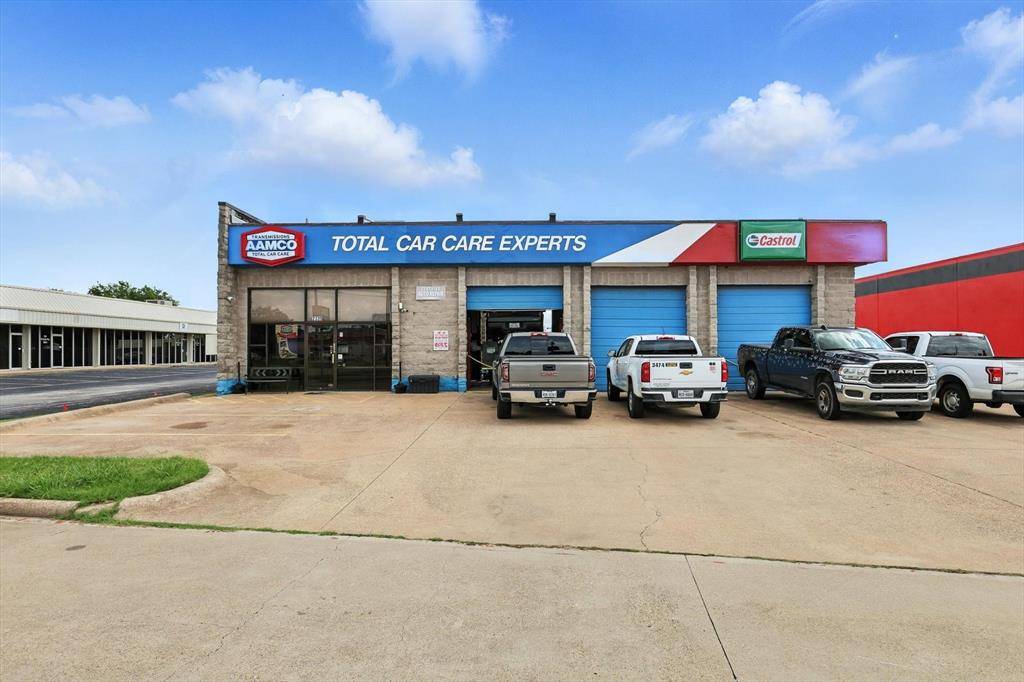 Pantego, TX 76013,2304 W Pioneer Parkway