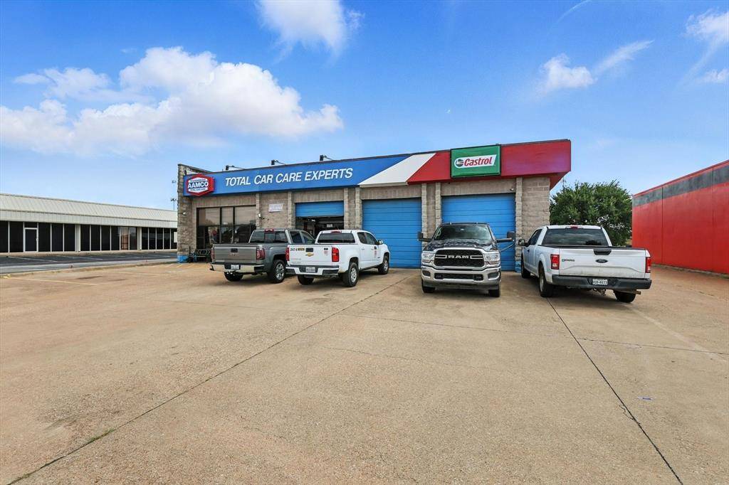 Pantego, TX 76013,2304 W Pioneer Parkway