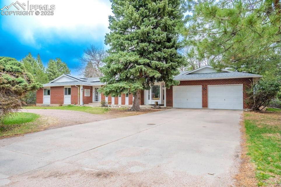 211 Stratmoor DR, Colorado Springs, CO 80906