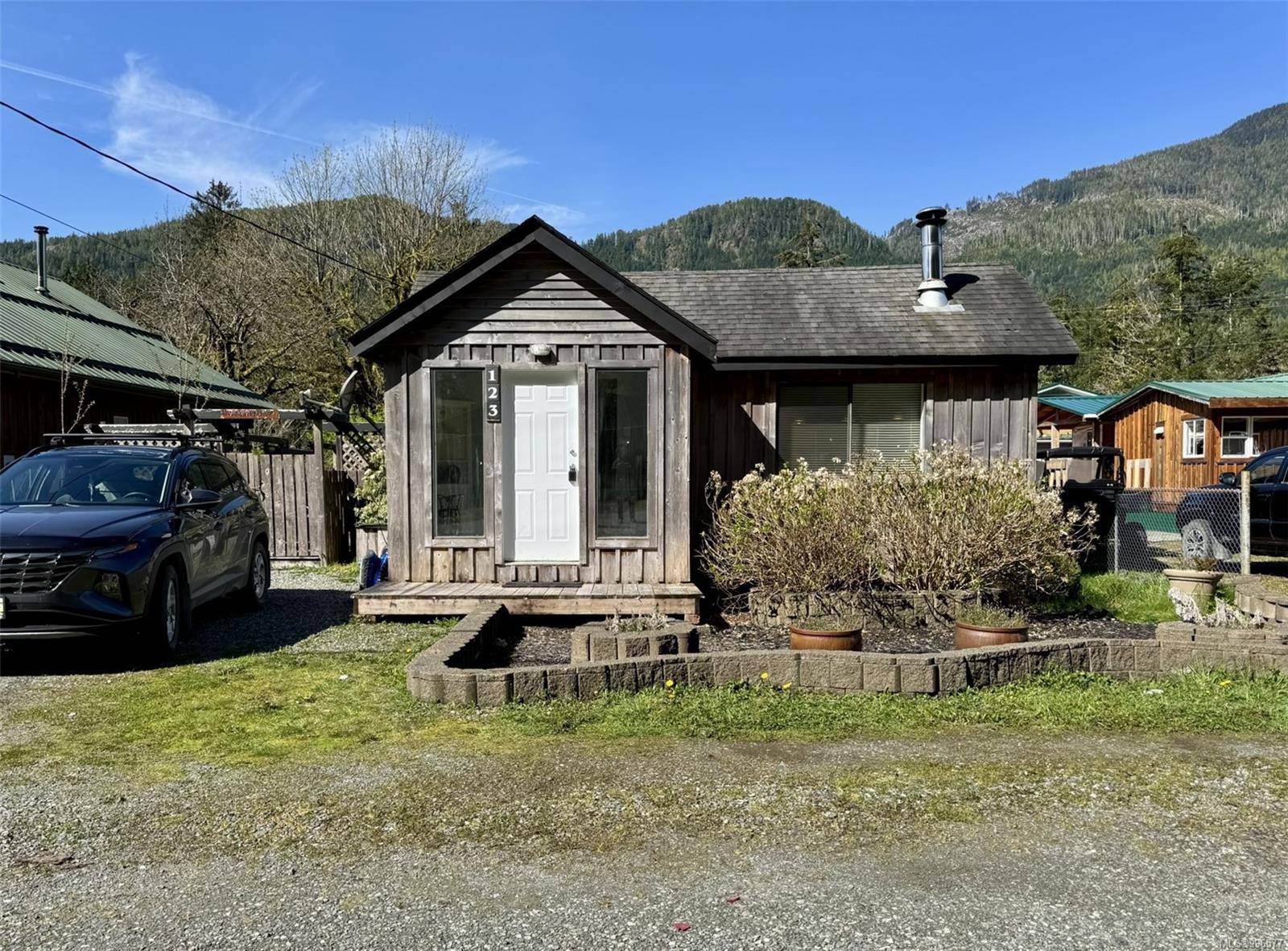 123 Maquinna Ave, Zeballos, BC V0P 2A0