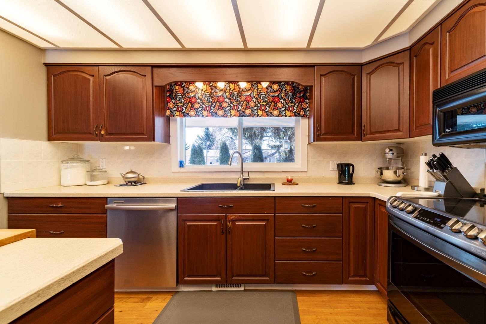 Wainwright, AB T9W 1A8,517 2 Street Crescent