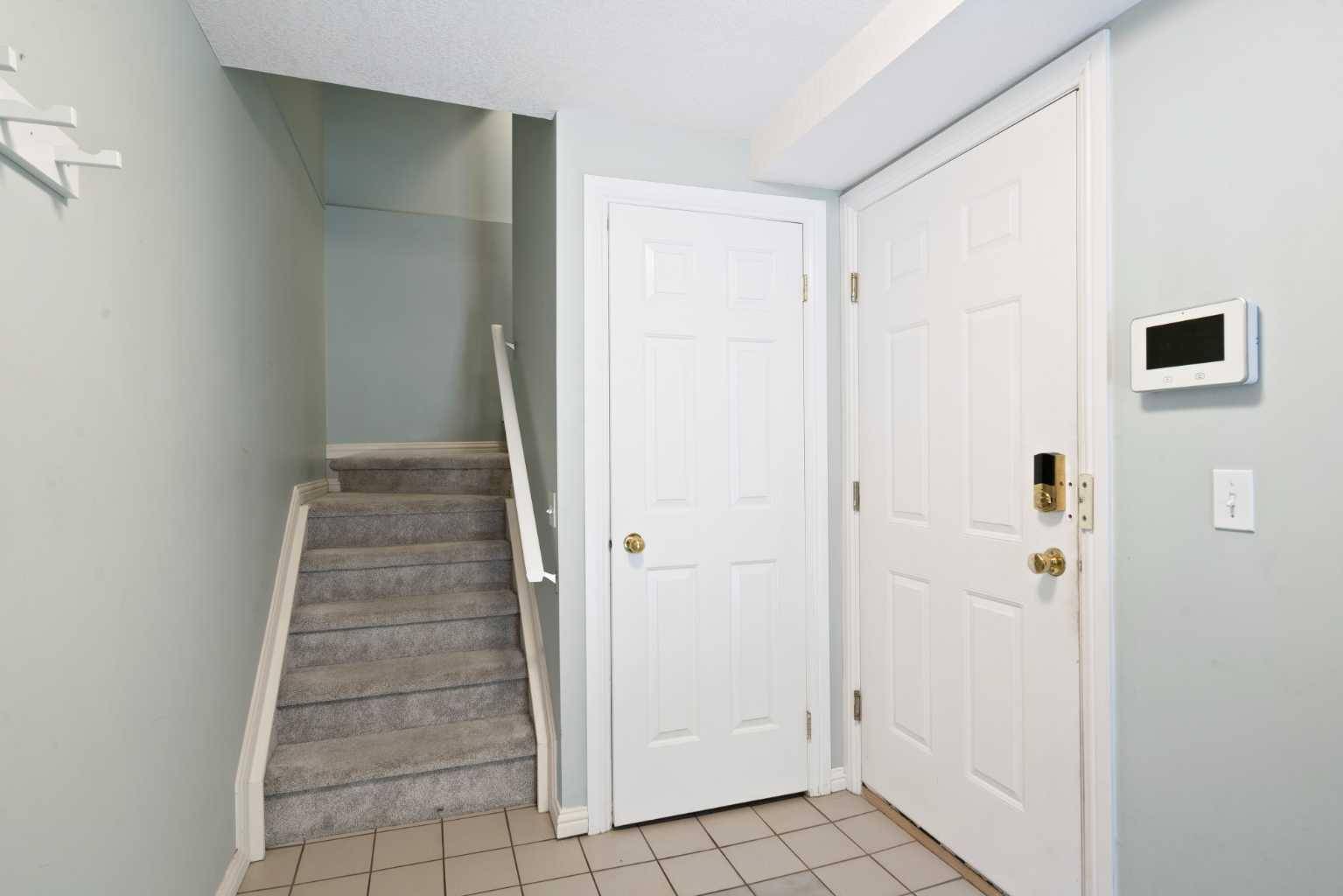 Calgary, AB T2E 0E6,402 2 AVE NE #103