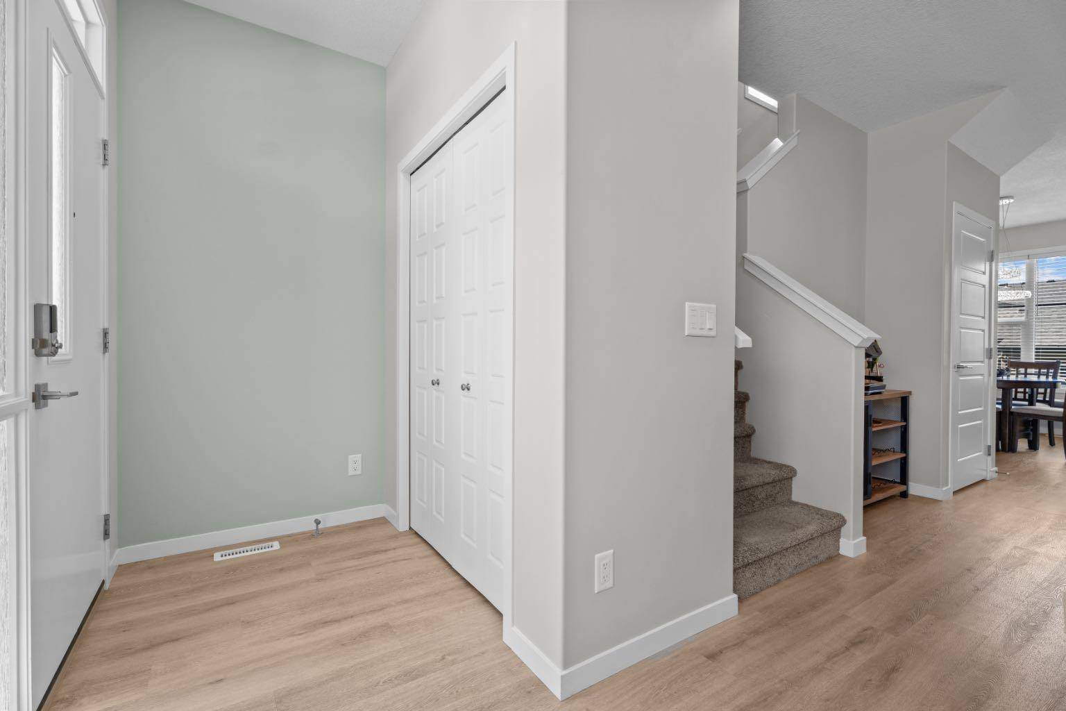 Okotoks, AB T1S5T9,67 Wolf Gate