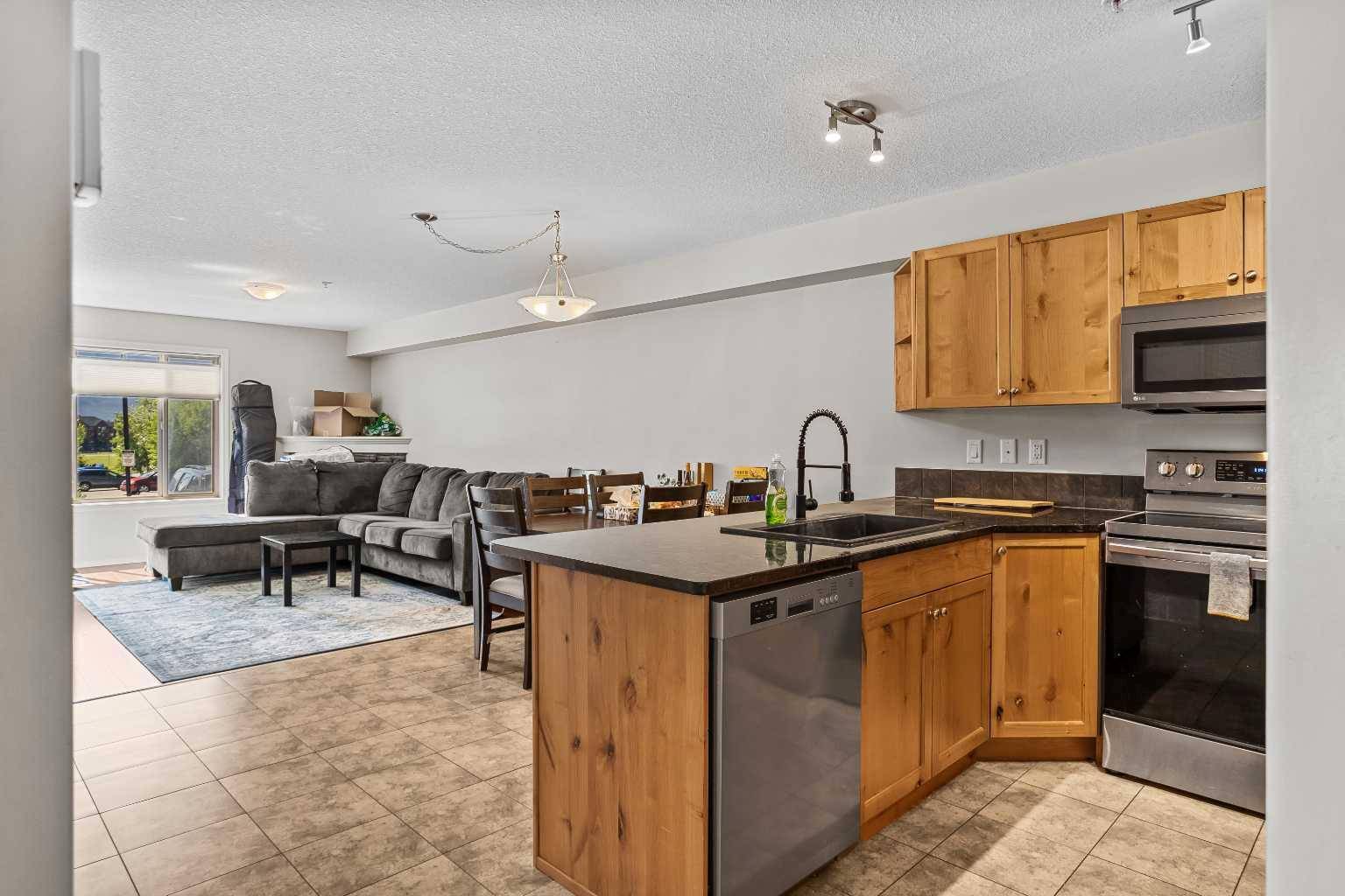 Canmore, AB t1w0h5,300 Palliser LN #122