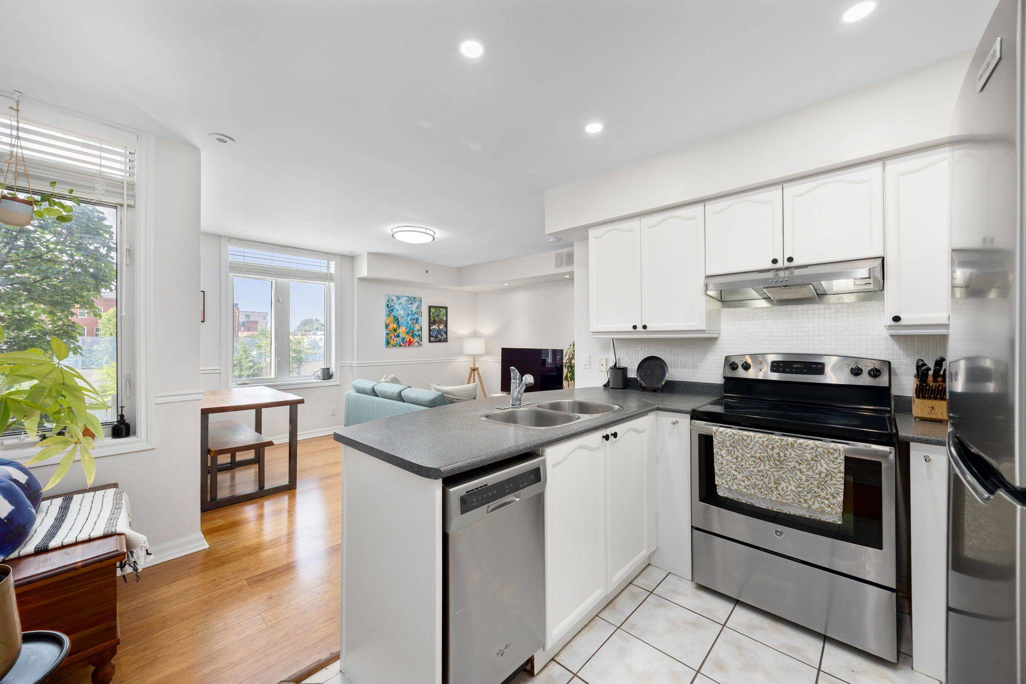 Toronto C01, ON M6J 3W6,35 Sudbury ST #3506
