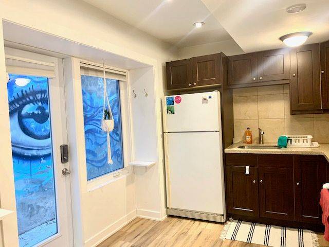 Toronto C01, ON M5V 1C3,79 Niagara ST #Lower