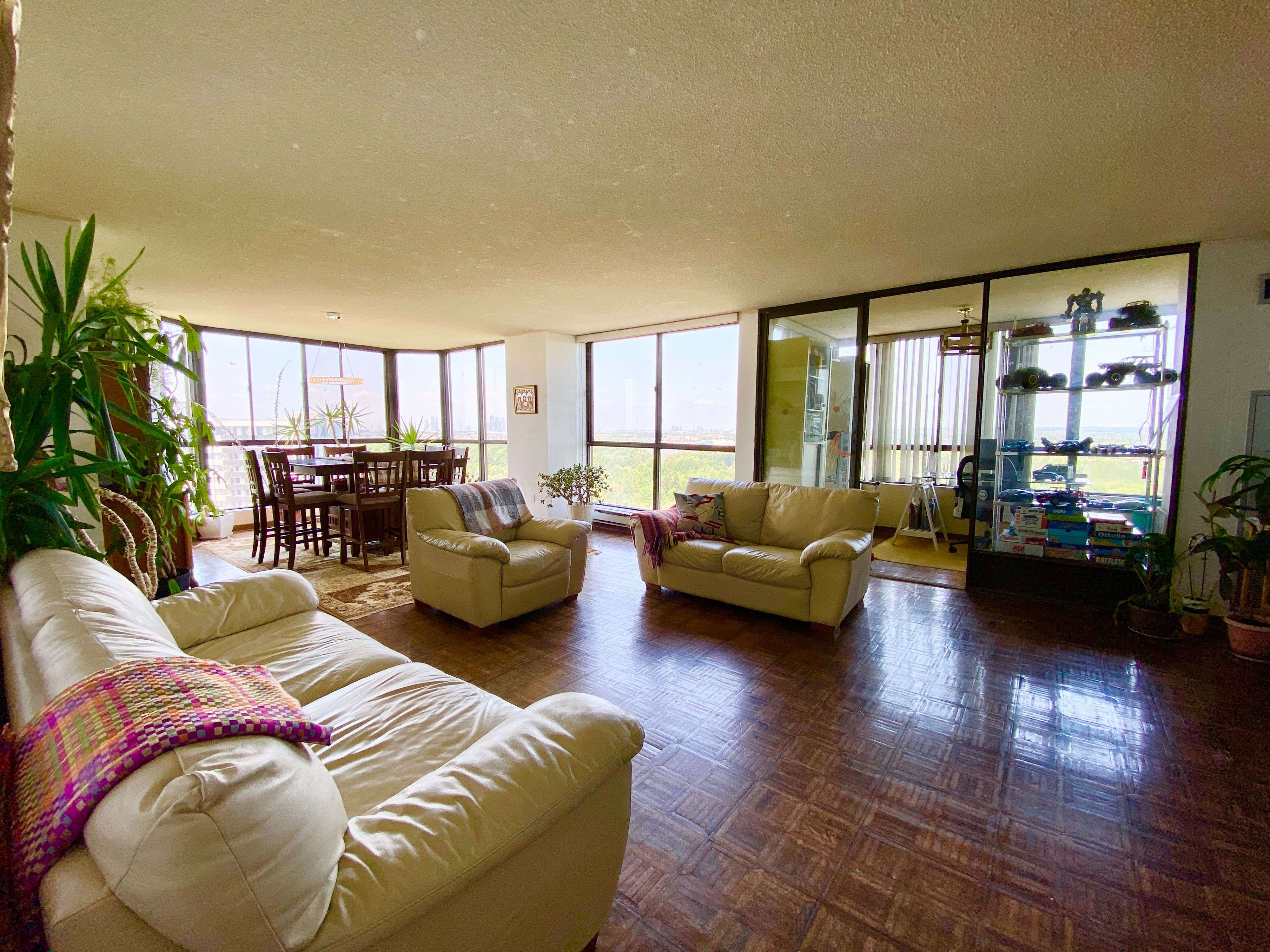 Toronto C07, ON M2R 3T1,131 Torresdale AVE #1703